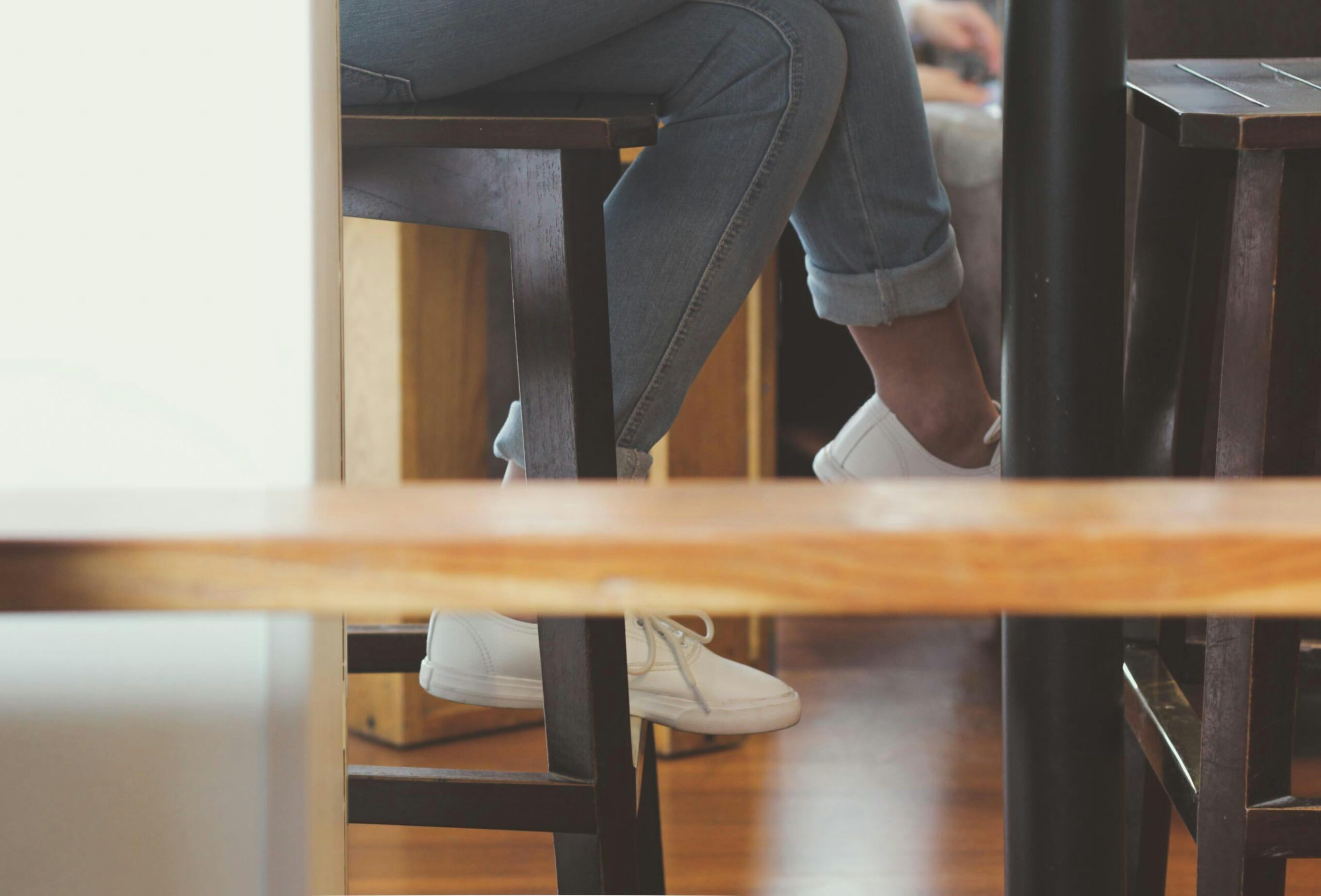 girl in coffee shop white shoes